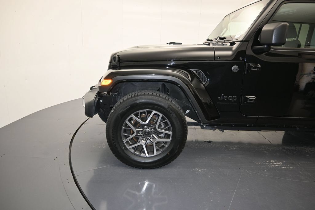 Used 2025 Jeep Wrangler Unlimited Sahara AWD/4WD image 9