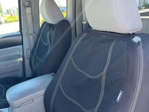 Used 2011 Toyota Tacoma 4x4 Access Cab V6 w/ TRD Sport Pkg image 10