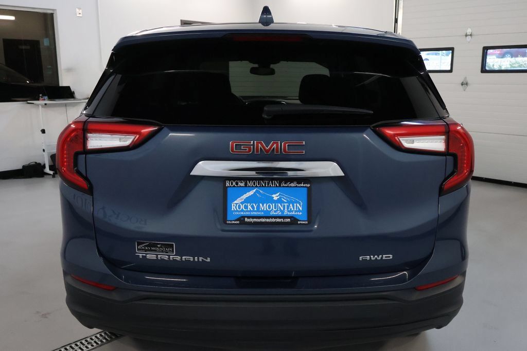 Used 2024 GMC Terrain SLE AWD/4WD image 6