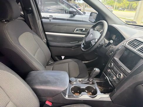 Used 2017 Ford Explorer XLT w/ Equipment Group 201A AWD/4WD image 7