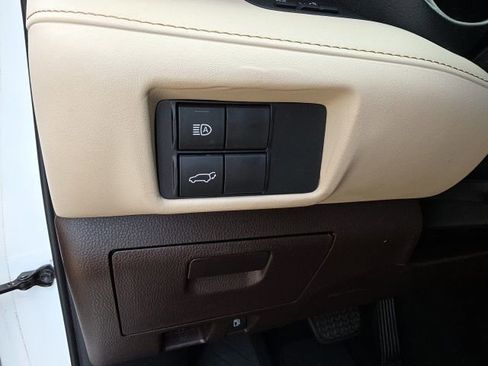 Used 2021 Toyota Highlander XLE image 16