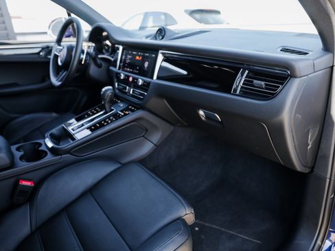 Certified 2025 Porsche Macan image 28