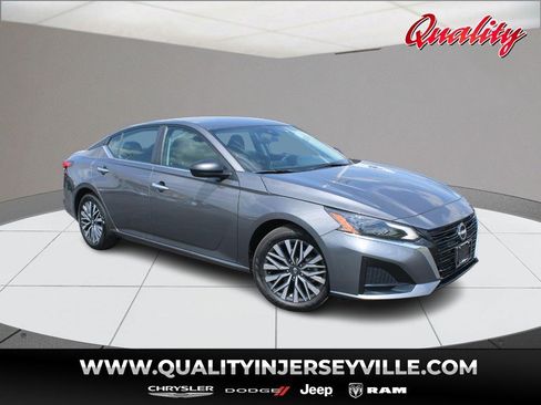 Used 2025 Nissan Altima 2.5 SV FWD image 1