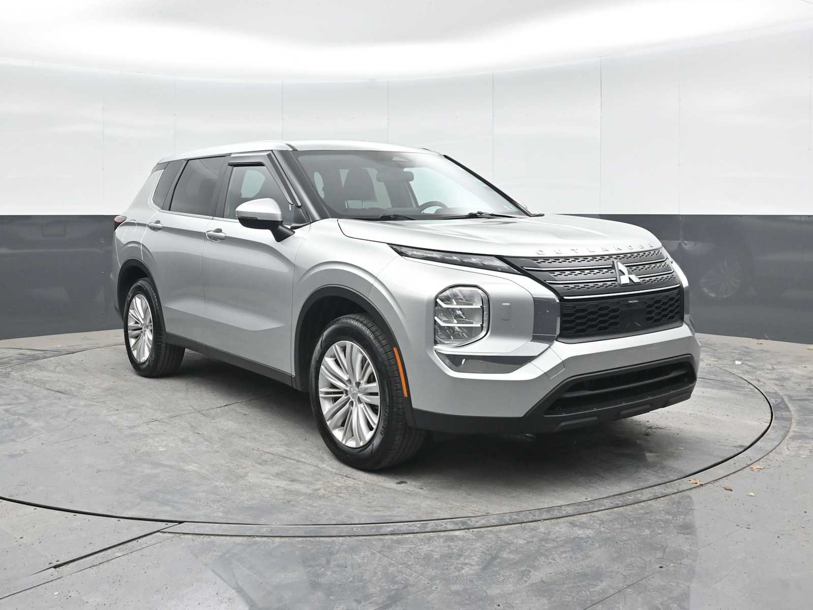 Used 2024 Mitsubishi Outlander ES AWD/4WD image 7