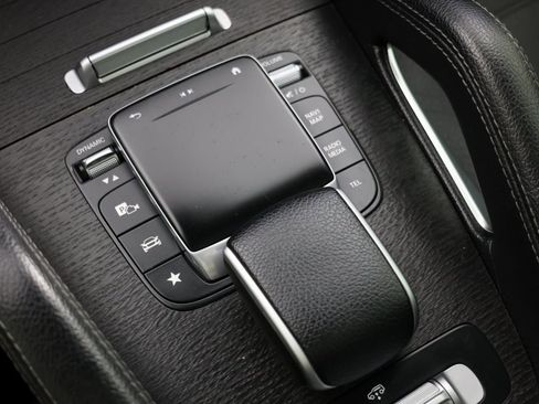 Used 2023 Mercedes-Benz GLS 580 4MATIC image 32