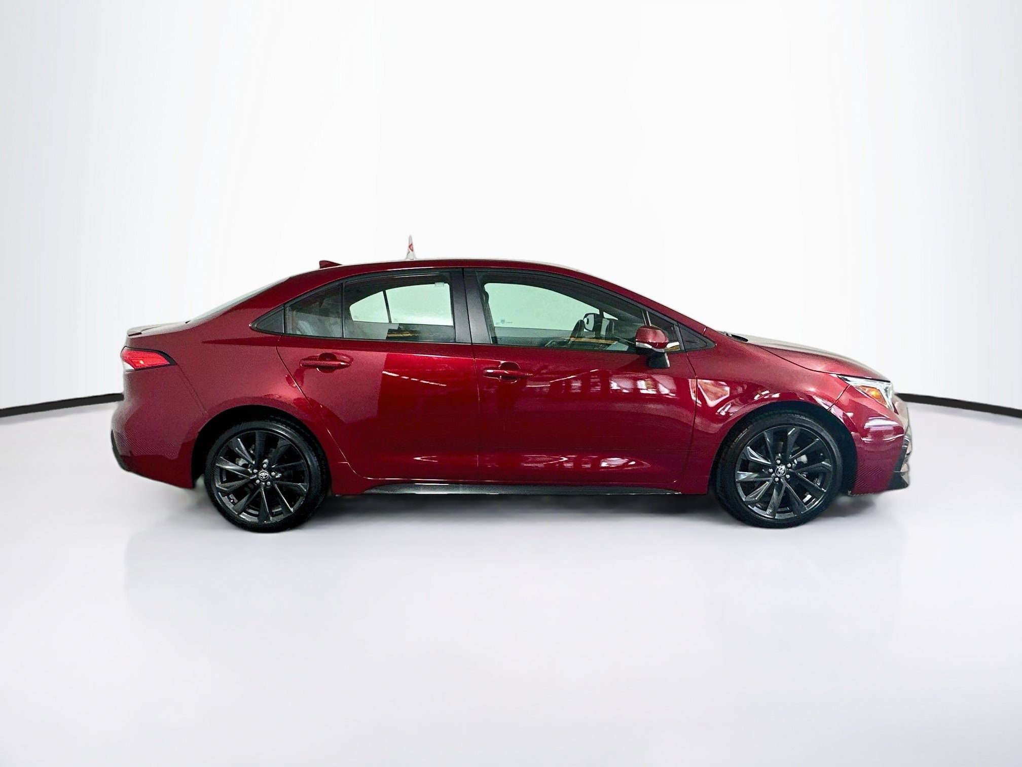 Used 2024 Toyota Corolla SE FWD image 2