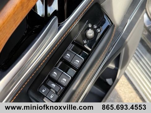 Used 2024 Jeep Grand Wagoneer L Series III AWD/4WD image 15