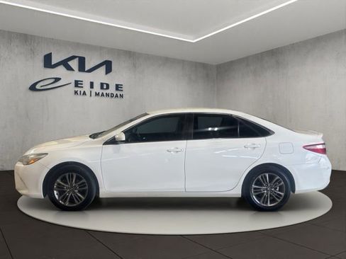 Used 2017 Toyota Camry SE FWD image 3
