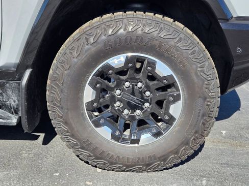 Used 2025 GMC Hummer EV 2X w/ Extreme Off-Road Package AWD/4WD image 3