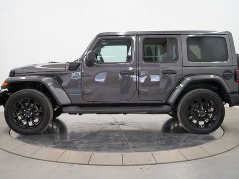 Used 2025 Jeep Wrangler Unlimited Sahara image 4