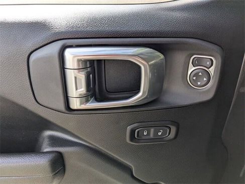 Certified 2022 Jeep Gladiator Willys image 10