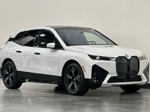 Used 2024 BMW iX xDrive50 w/ Sport Package AWD/4WD image 2