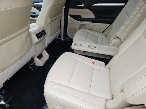 Used 2015 Toyota Highlander XLE image 29