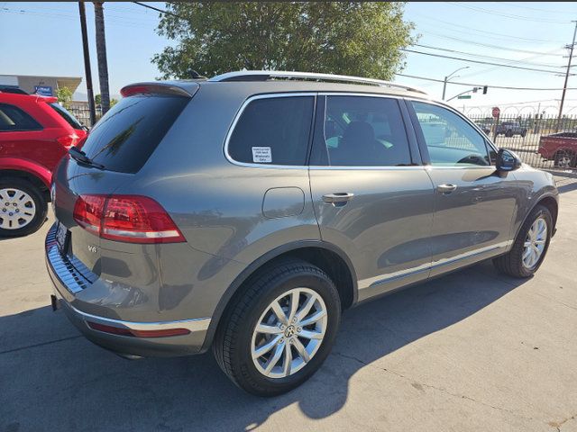 Used 2016 Volkswagen Touareg Sport AWD/4WD image 2