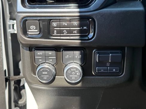 Used 2025 GMC Yukon AT4 Ultimate AWD/4WD image 32