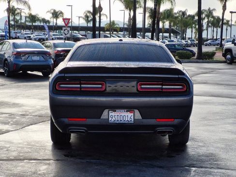 Used 2022 Dodge Challenger SXT w/ Driver Convenience Group image 7