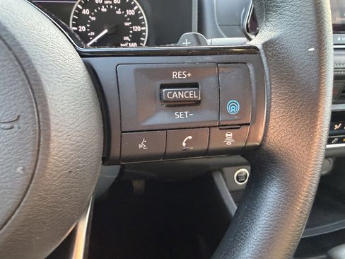 Used 2023 Nissan Rogue SV FWD image 11