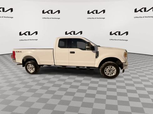 Used 2019 Ford F350 XLT w/ Camper Package image 9