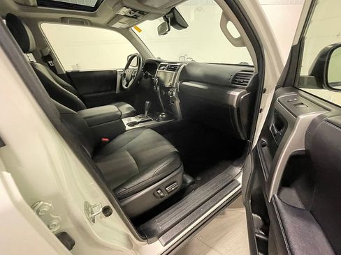 Used 2022 Toyota 4Runner SR5 Premium w/ Moonroof Package AWD/4WD image 23