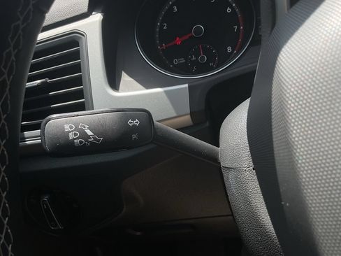Used 2021 Volkswagen Atlas Cross Sport SE FWD image 27