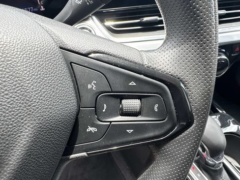 Used 2025 Chevrolet Trax LT FWD image 24