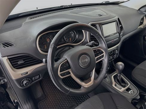 Used 2017 Jeep Cherokee Latitude w/ Cold Weather Group image 14