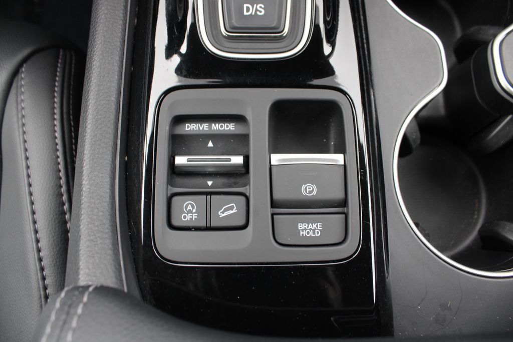 Certified 2025 Honda Pilot Touring image 28