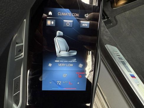 Used 2023 BMW 760i xDrive w/ Executive Package image 30