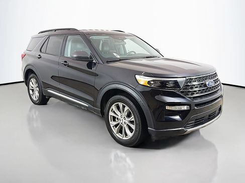 Used 2024 Ford Explorer XLT w/ Equipment Group 202A AWD/4WD image 2