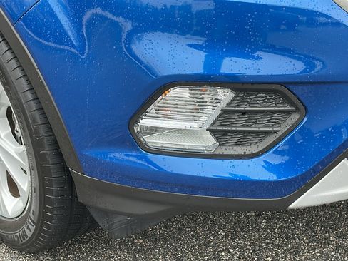 Used 2017 Ford Escape SE w/ Equipment Group 201A image 5