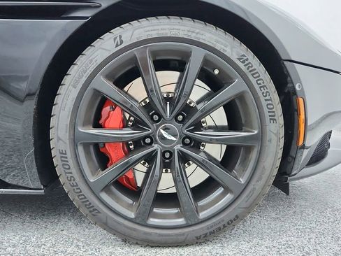 Used 2018 Aston Martin DB11 Coupe image 16