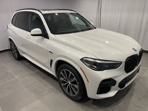 Certified 2022 BMW X5 xDrive45e w/ M Sport Package image 3