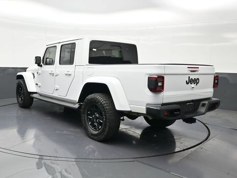 Used 2023 Jeep Gladiator Overland AWD/4WD image 3