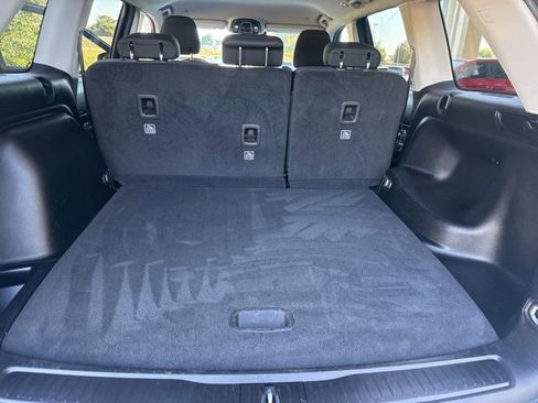 Used 2023 Jeep Grand Cherokee Laredo image 13