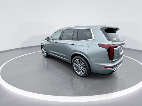 Used 2025 Cadillac XT6 Premium Luxury image 6