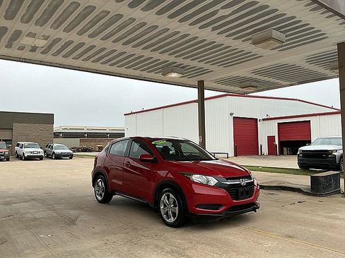 Used 2017 Honda HR-V LX image 3