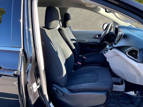 Used 2017 Chrysler Pacifica LX w/ Tire & Wheel Group image 33