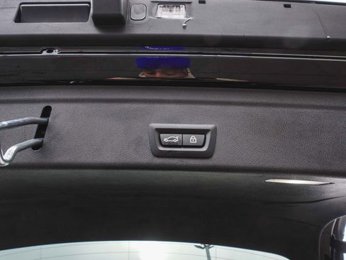 Used 2023 BMW X6 xDrive40i w/ M Sport Package image 42