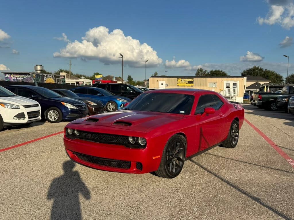Used 2017 Dodge Challenger R/T Scat Pack w/ Leather Interior Group RWD image 2