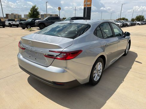 Used 2025 Toyota Camry LE FWD image 5