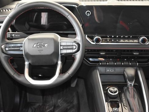 Used 2024 Chevrolet Colorado Z71 w/ Z71 Convenience Package 2 AWD/4WD image 15