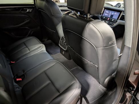 Certified 2024 Porsche Macan image 23