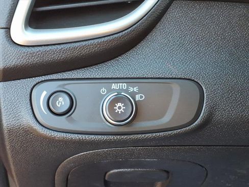 Used 2019 Chevrolet Trax LT w/ LT Convenience Package image 16