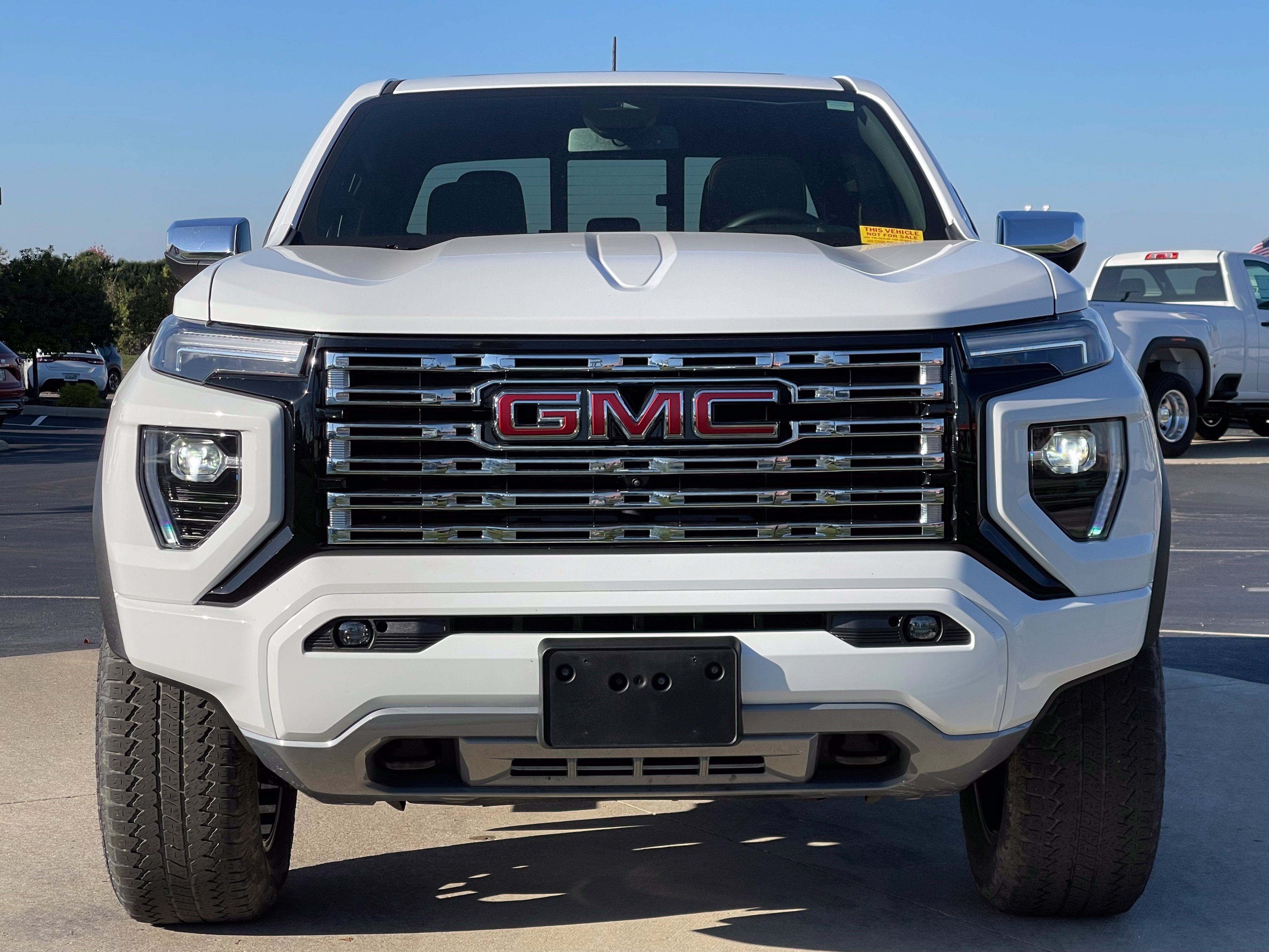 Used 2025 GMC Canyon Denali AWD/4WD image 2