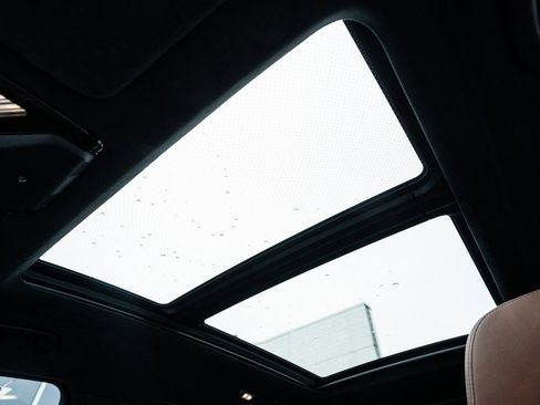 Used 2022 BMW X7 M50i image 25