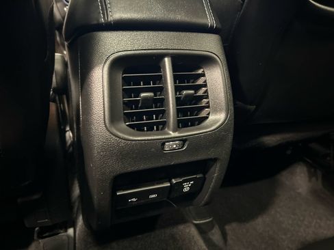 Used 2019 Jeep Cherokee Latitude Plus w/ Comfort/Convenience Group AWD/4WD image 31