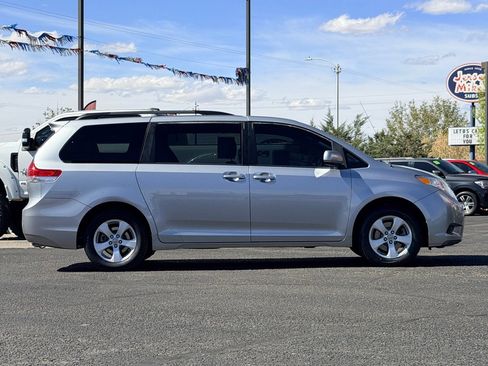 Used 2012 Toyota Sienna LE image 39