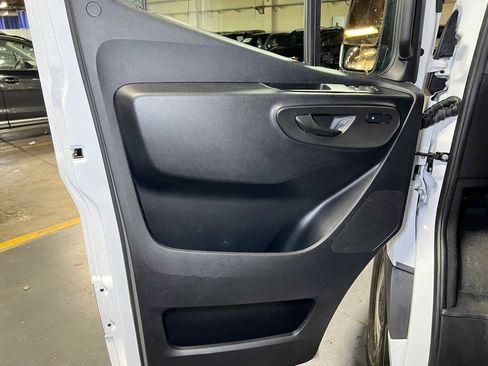 Used 2025 Mercedes-Benz Sprinter 2500 image 20