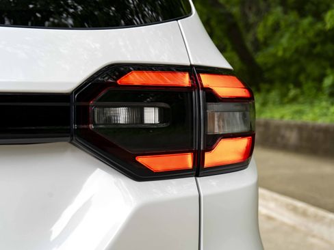 Used 2025 Honda Pilot Elite image 13