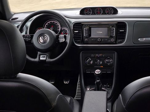 Used 2015 Volkswagen Beetle R-Line image 24